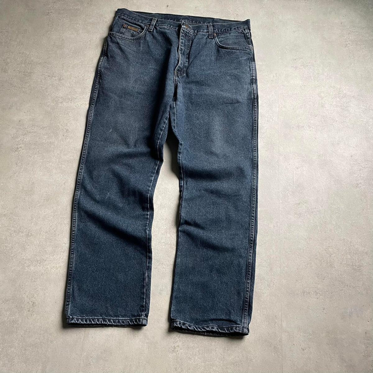 Wrangler sötétkék straight fit farmernadrág