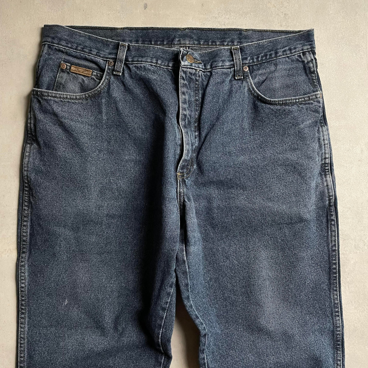 Wrangler sötétkék straight fit farmernadrág