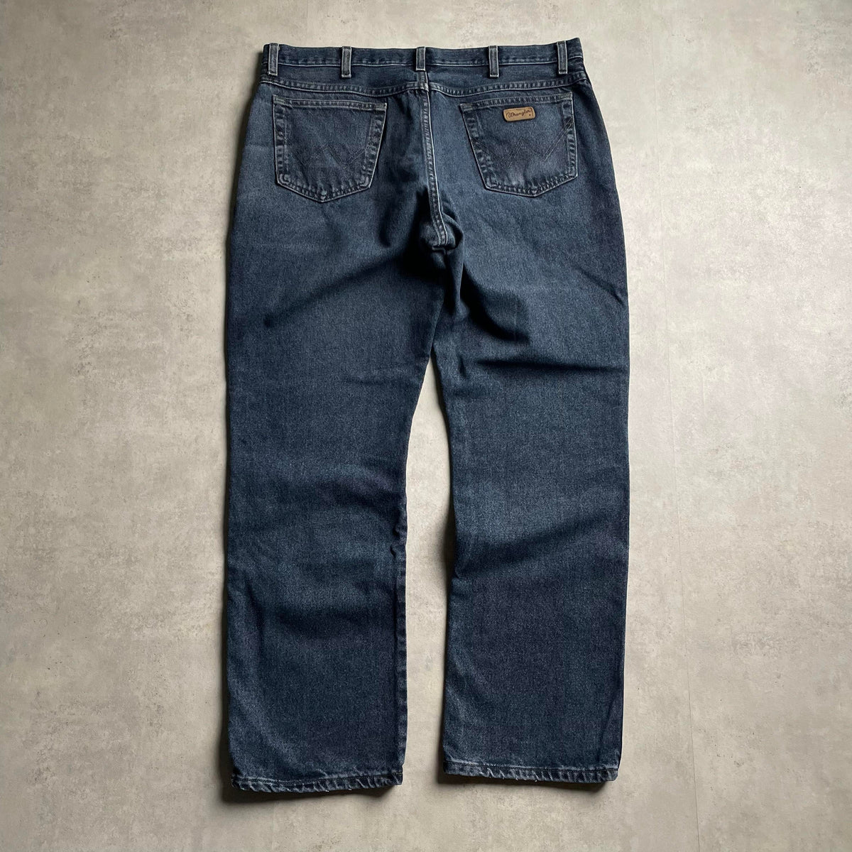 Wrangler sötétkék straight fit farmernadrág