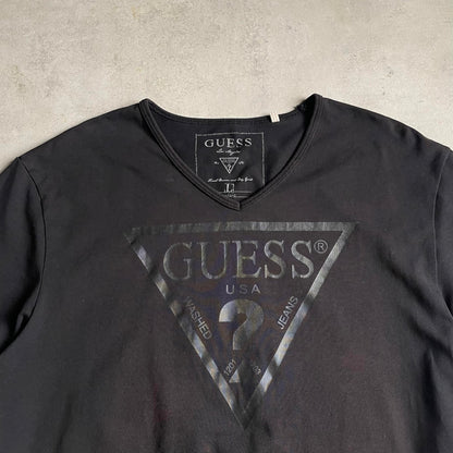 Guess v-nyakú póló