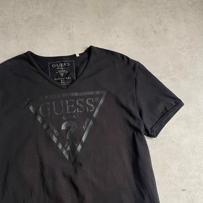 Guess v-nyakú póló