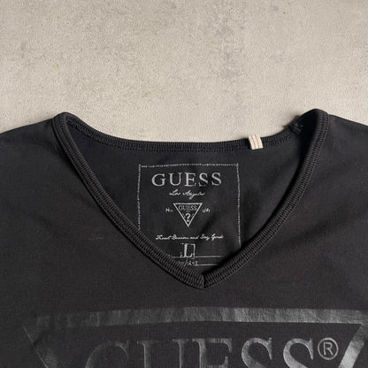 Guess v-nyakú póló