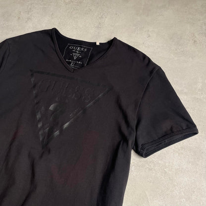 Guess v-nyakú póló