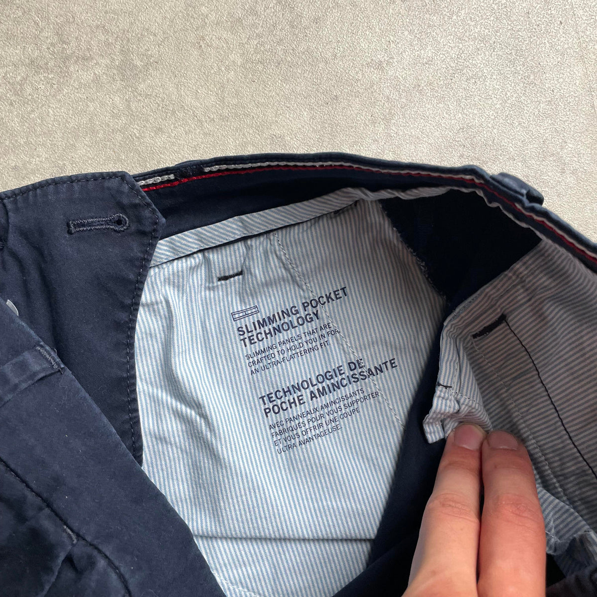 Tommy Hilfiger sötétkék chinonadrág