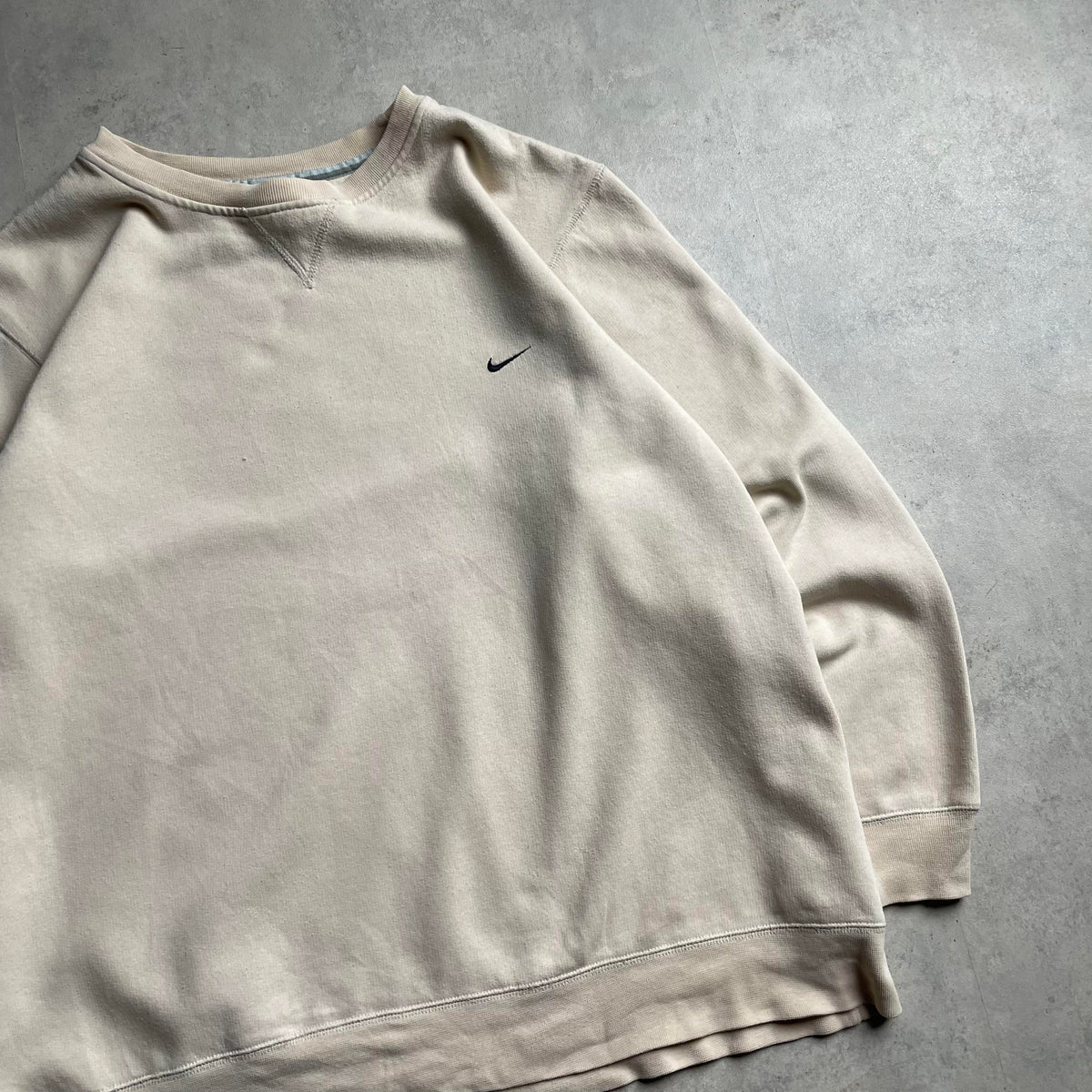 Nike bézs silvertag crewneck