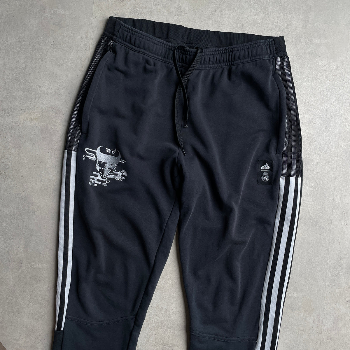 Adidas x Real Madrid Chinese New Year melegítőnadrág