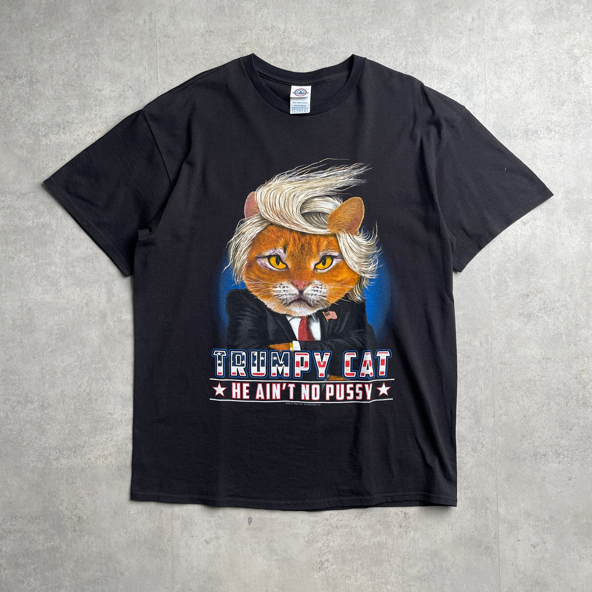 Trumpy cat graphic póló