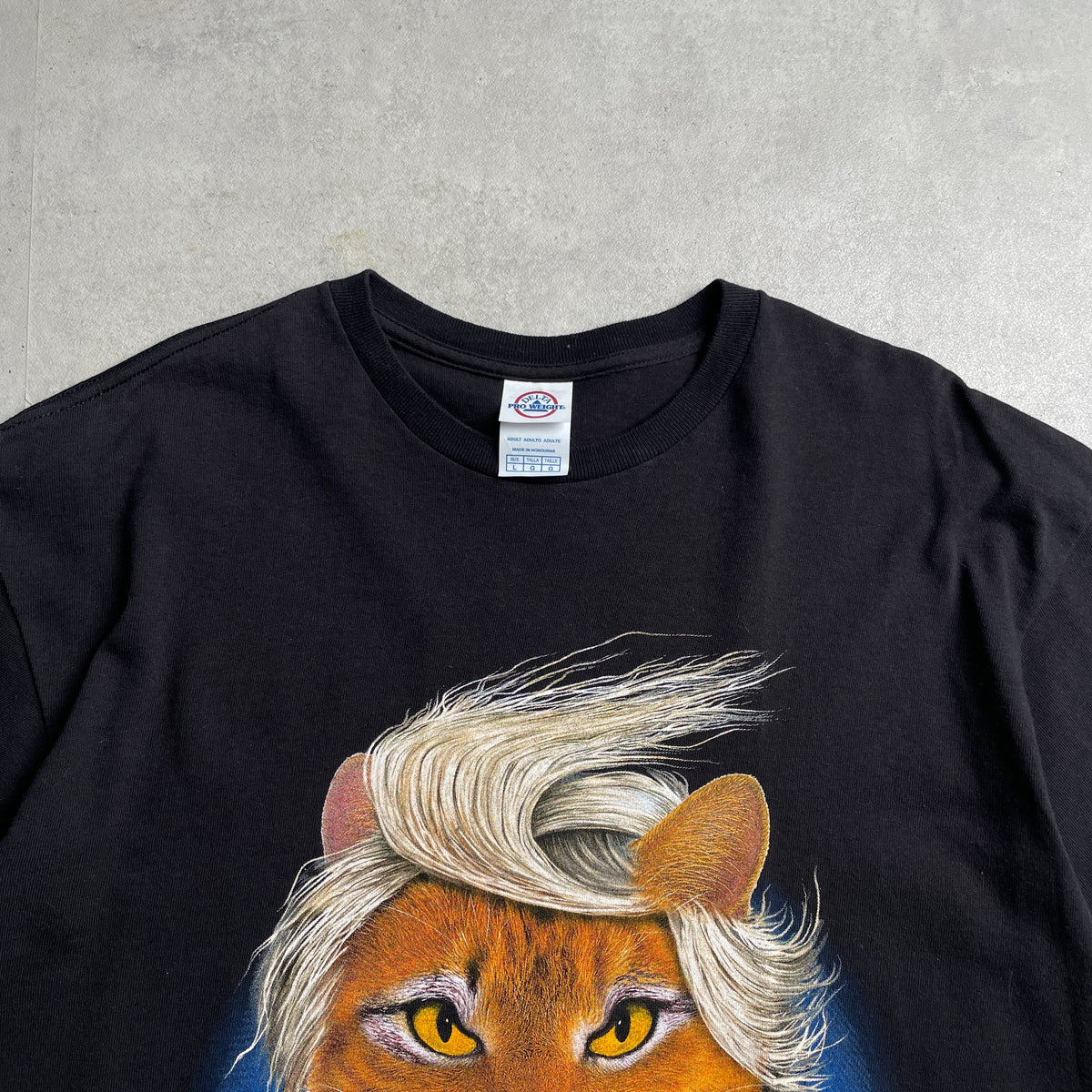 Trumpy cat graphic póló