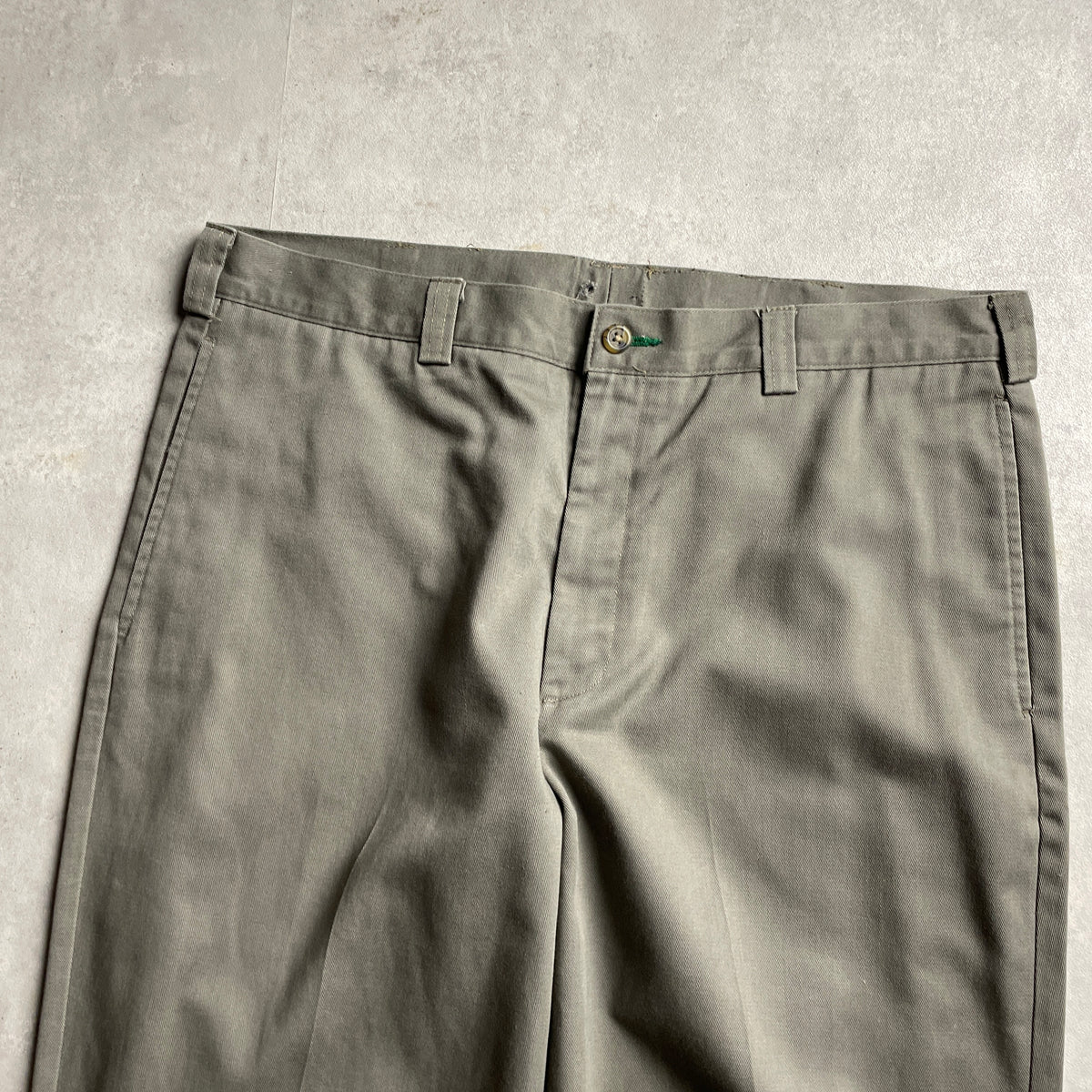 Tommy Hilfiger khaki színű öltönynadrág