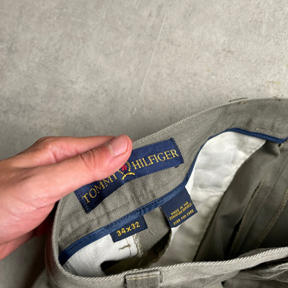 Tommy Hilfiger khaki színű öltönynadrág