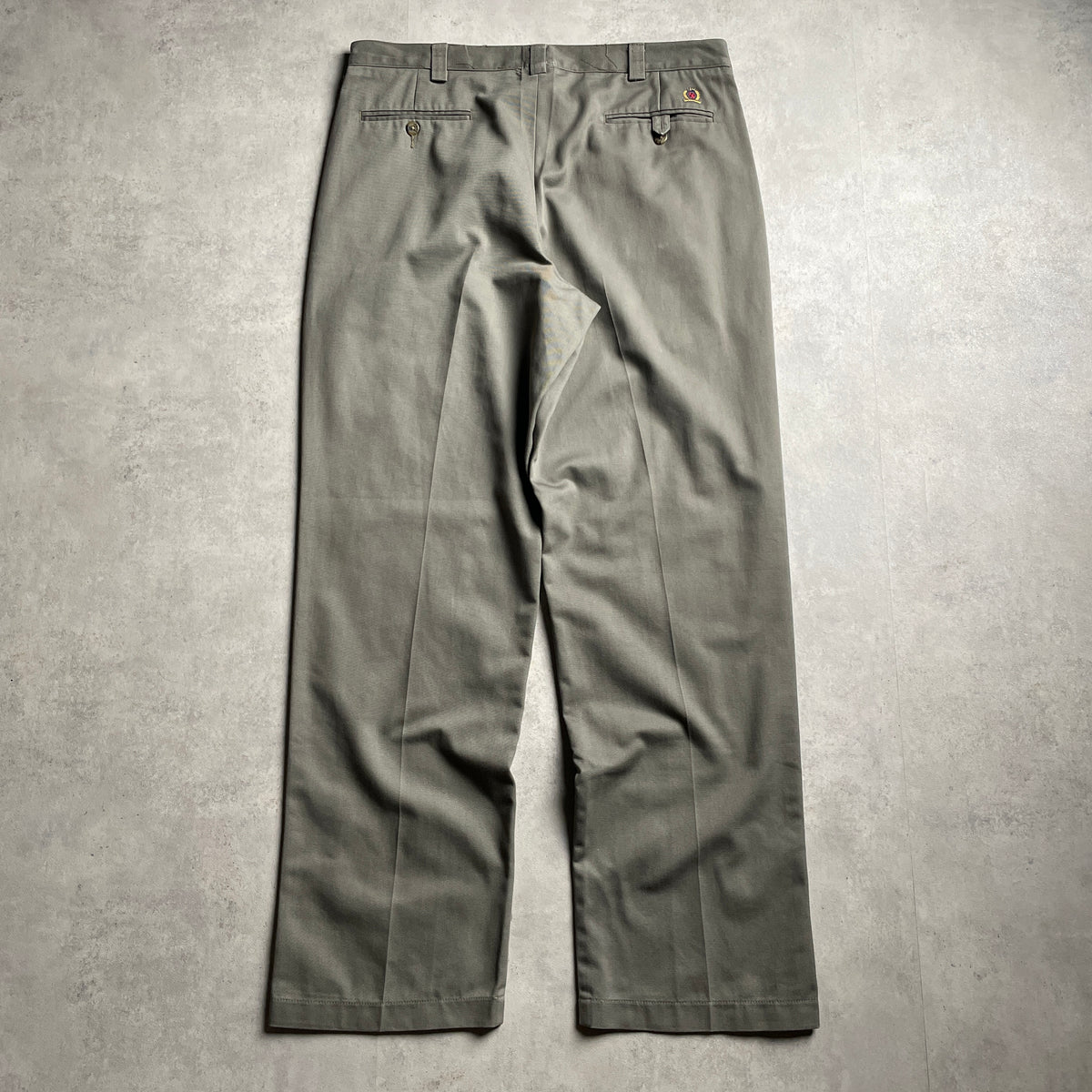 Tommy Hilfiger khaki színű öltönynadrág
