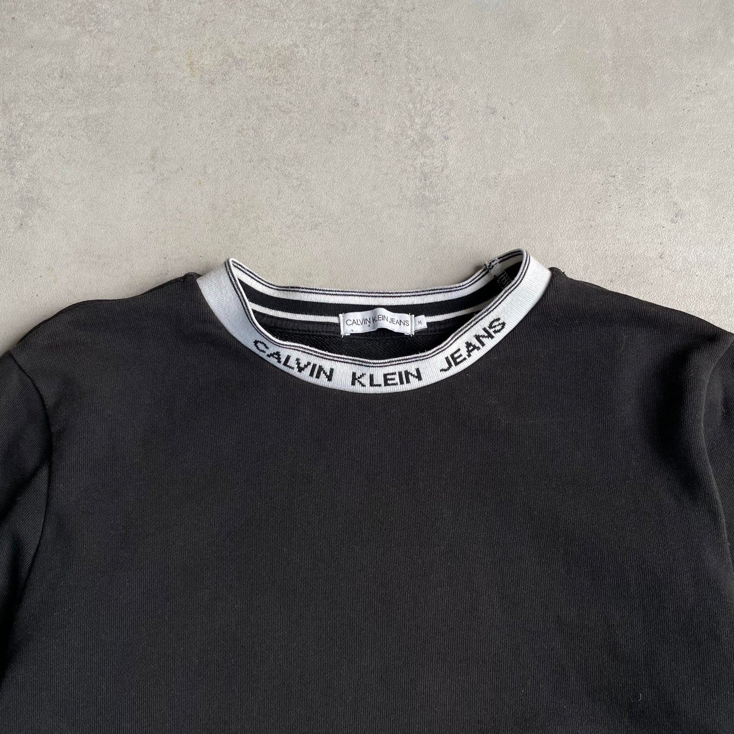 Calvin Klein környakú pulóver
