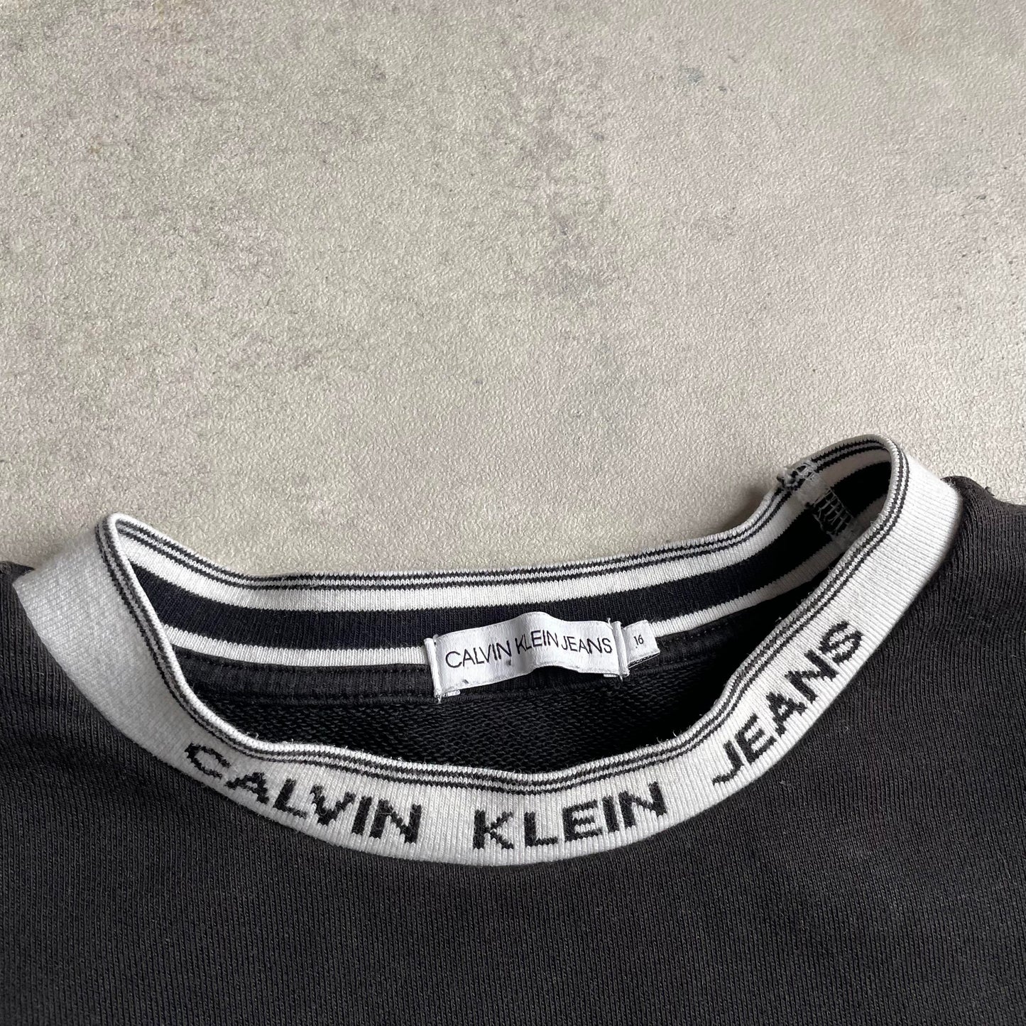 Calvin Klein környakú pulóver