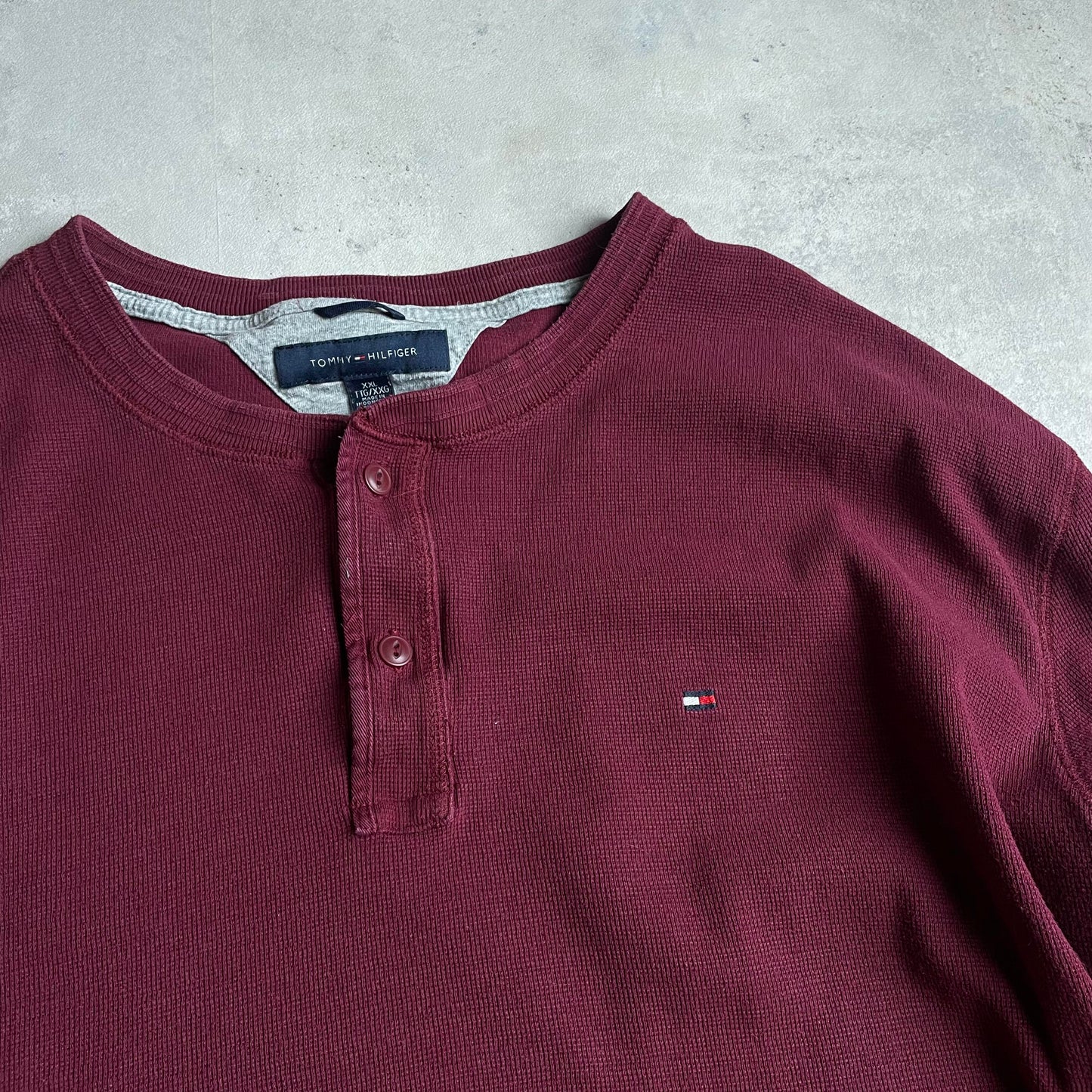 Tommy Hilfiger gombos környakú pulóver