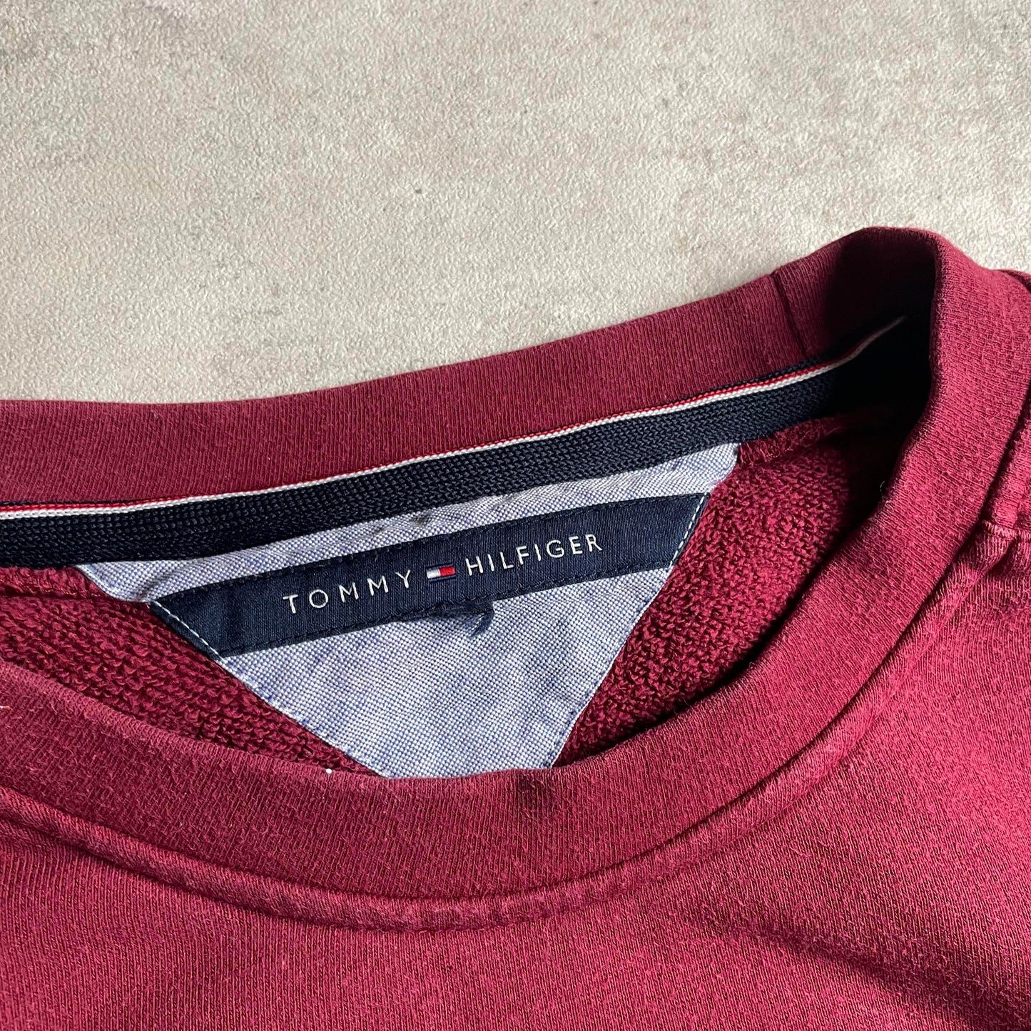 Tommy Hilfiger bordó crewneck