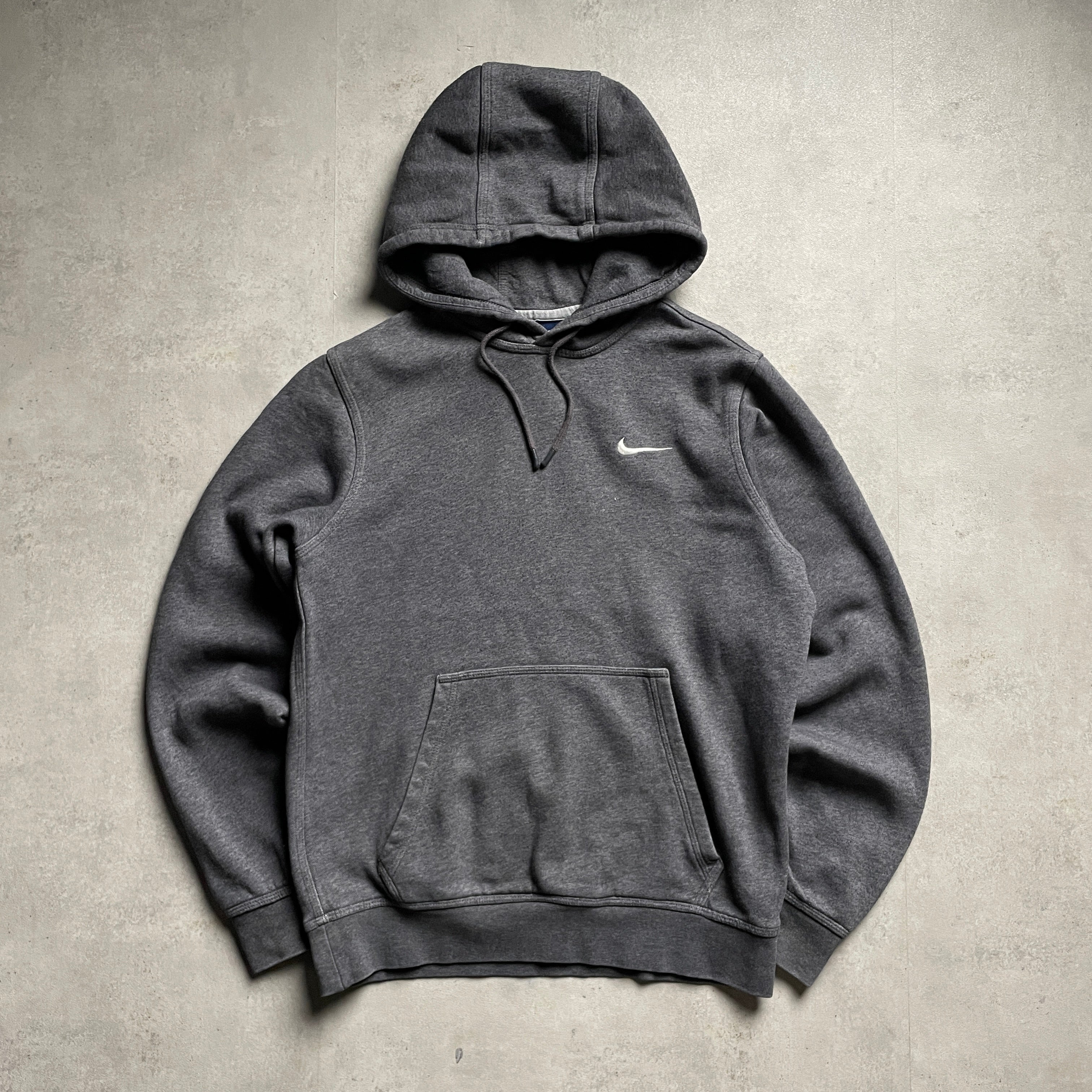 Nike szürke small logo hoodie