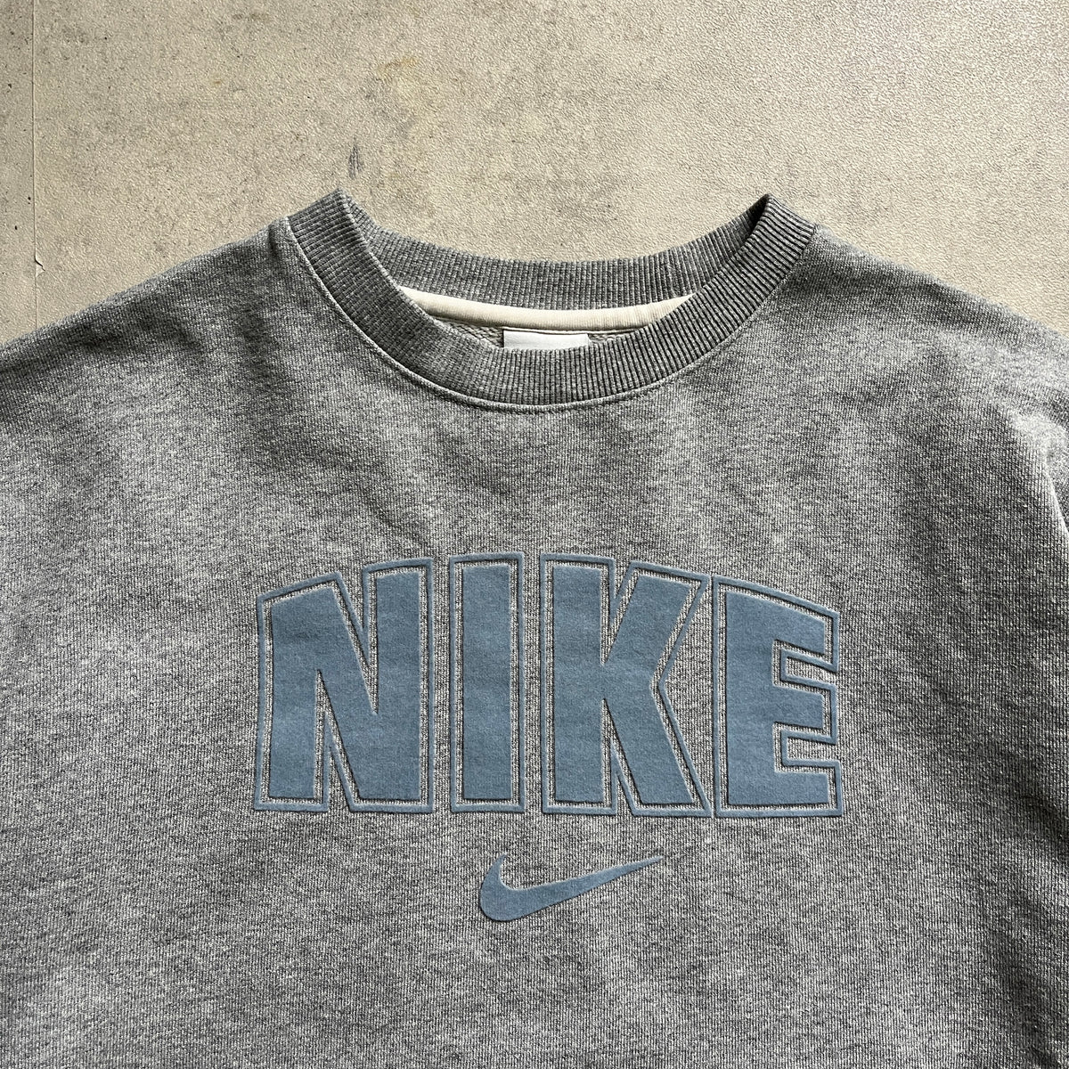 Nike szürke spellout crewneck
