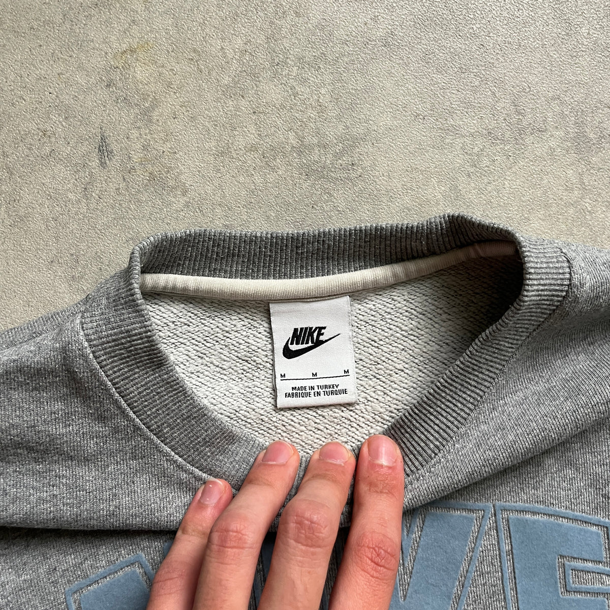 Nike szürke spellout crewneck