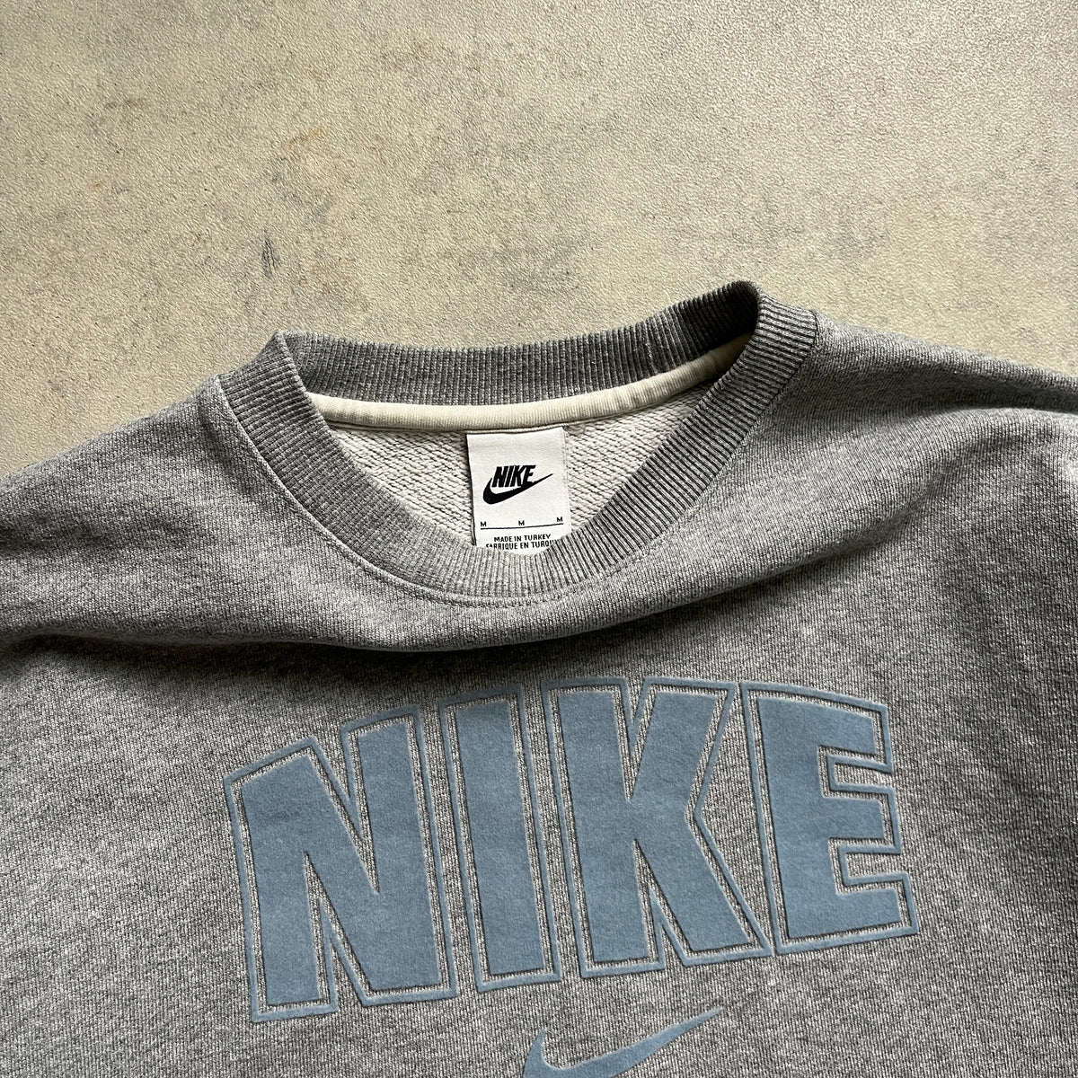 Nike szürke spellout crewneck