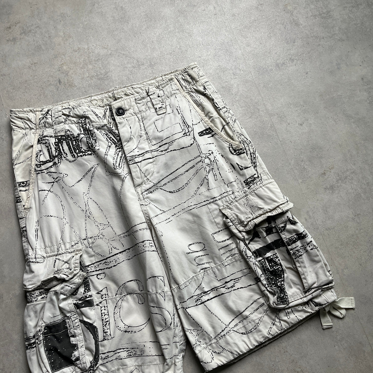 Desigual graphic cargo shorts