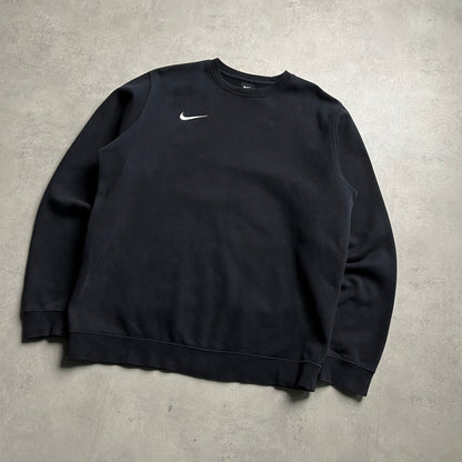 Nike jobb oldalt logós fekete crewneck
