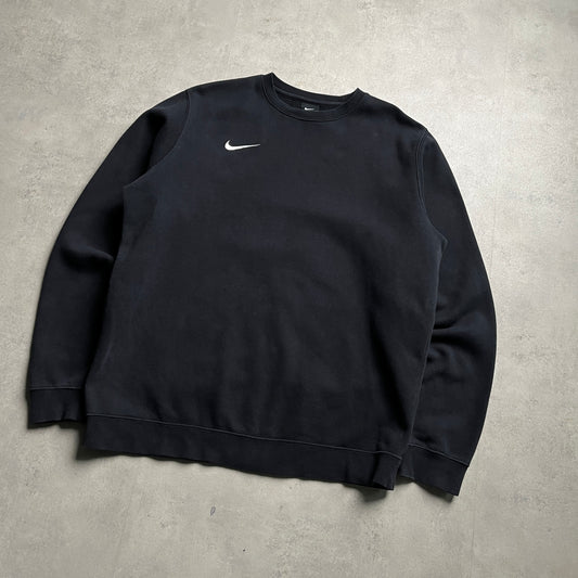 Nike jobb oldalt logós fekete crewneck