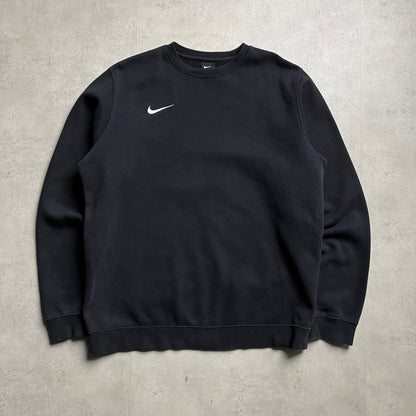 Nike jobb oldalt logós fekete crewneck
