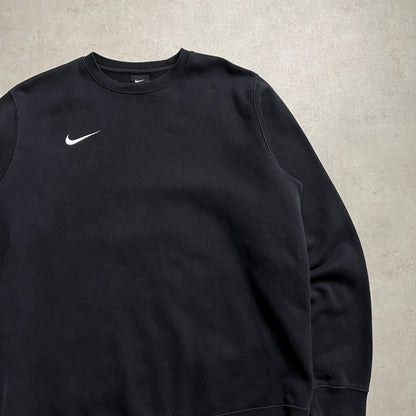 Nike jobb oldalt logós fekete crewneck