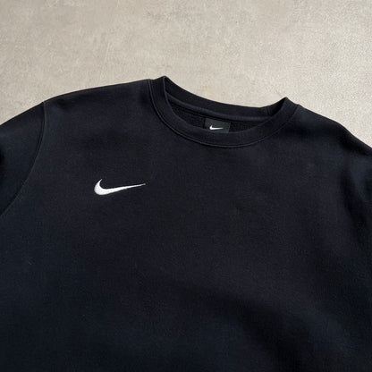 Nike jobb oldalt logós fekete crewneck