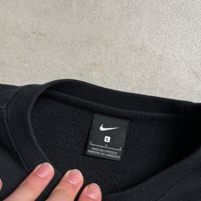 Nike jobb oldalt logós fekete crewneck