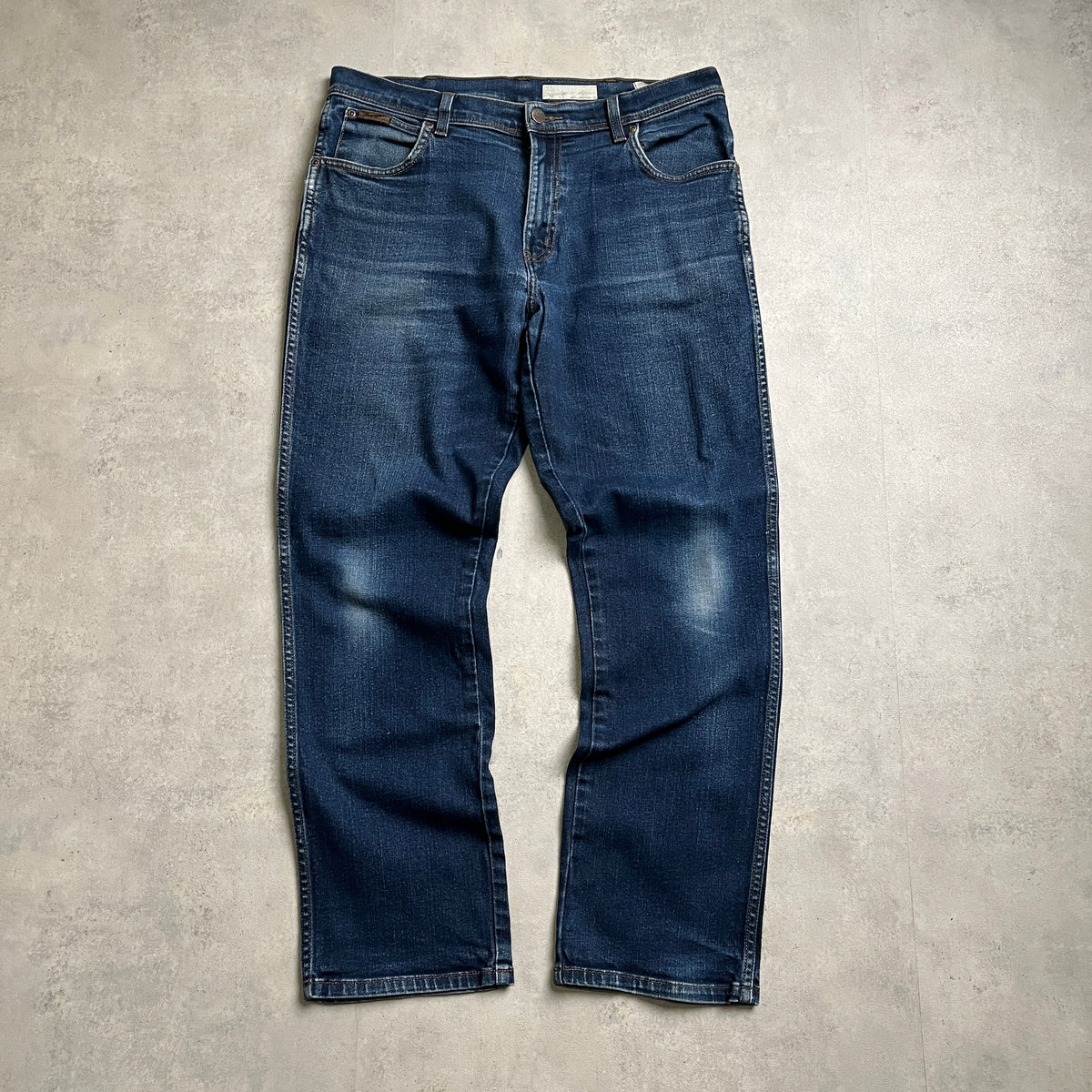Wrangler koptatott térdű farmernadrág