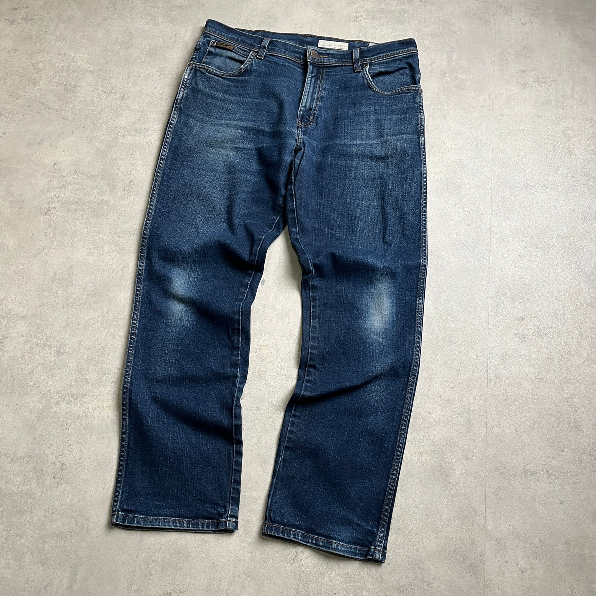 Wrangler koptatott térdű farmernadrág