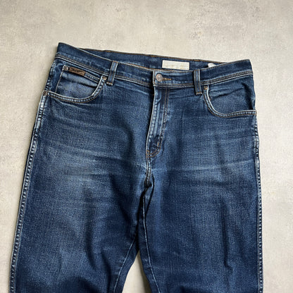 Wrangler koptatott térdű farmernadrág
