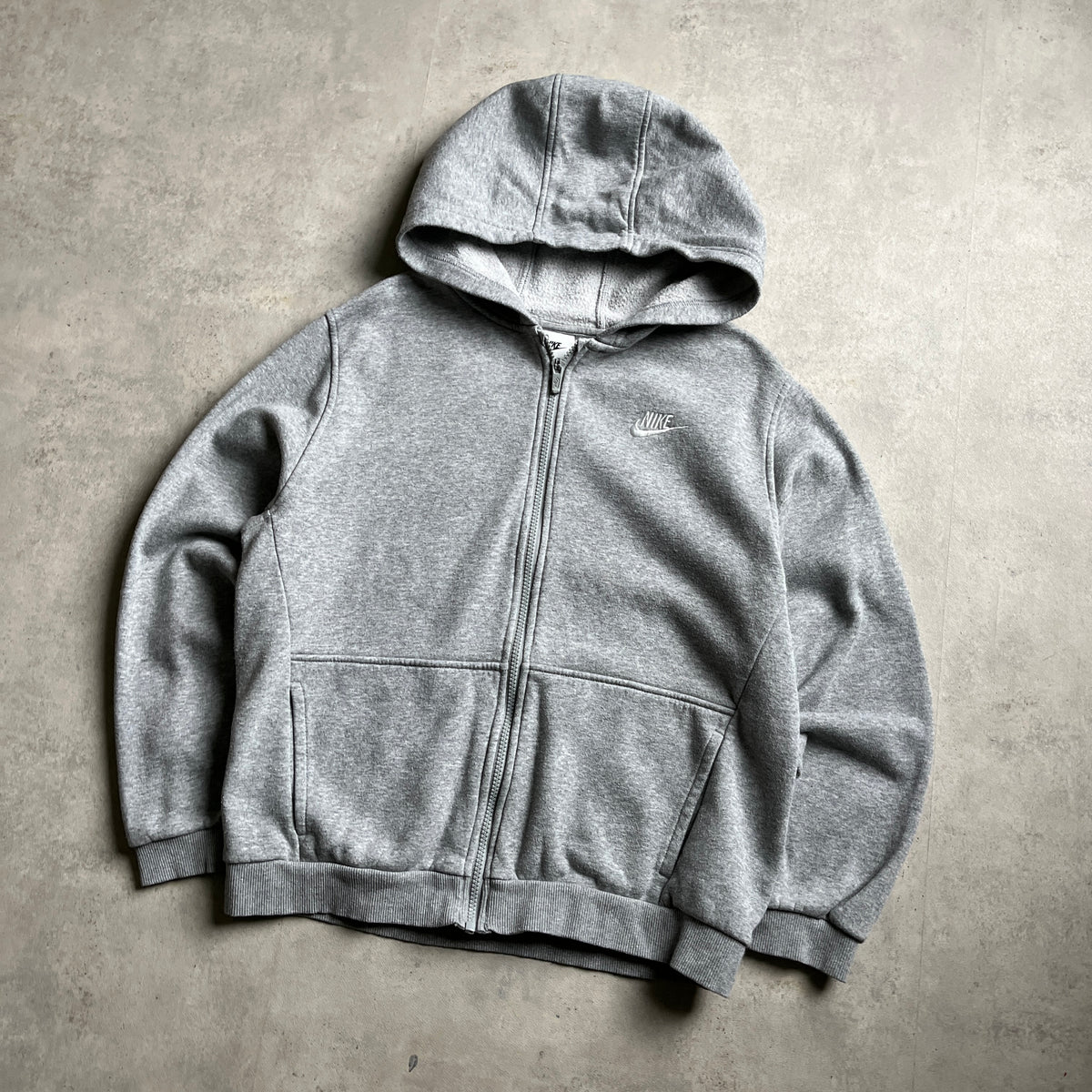 Nike szürke club logo zipup hoodie