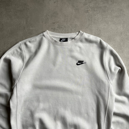 Nike fehér club logo crewneck