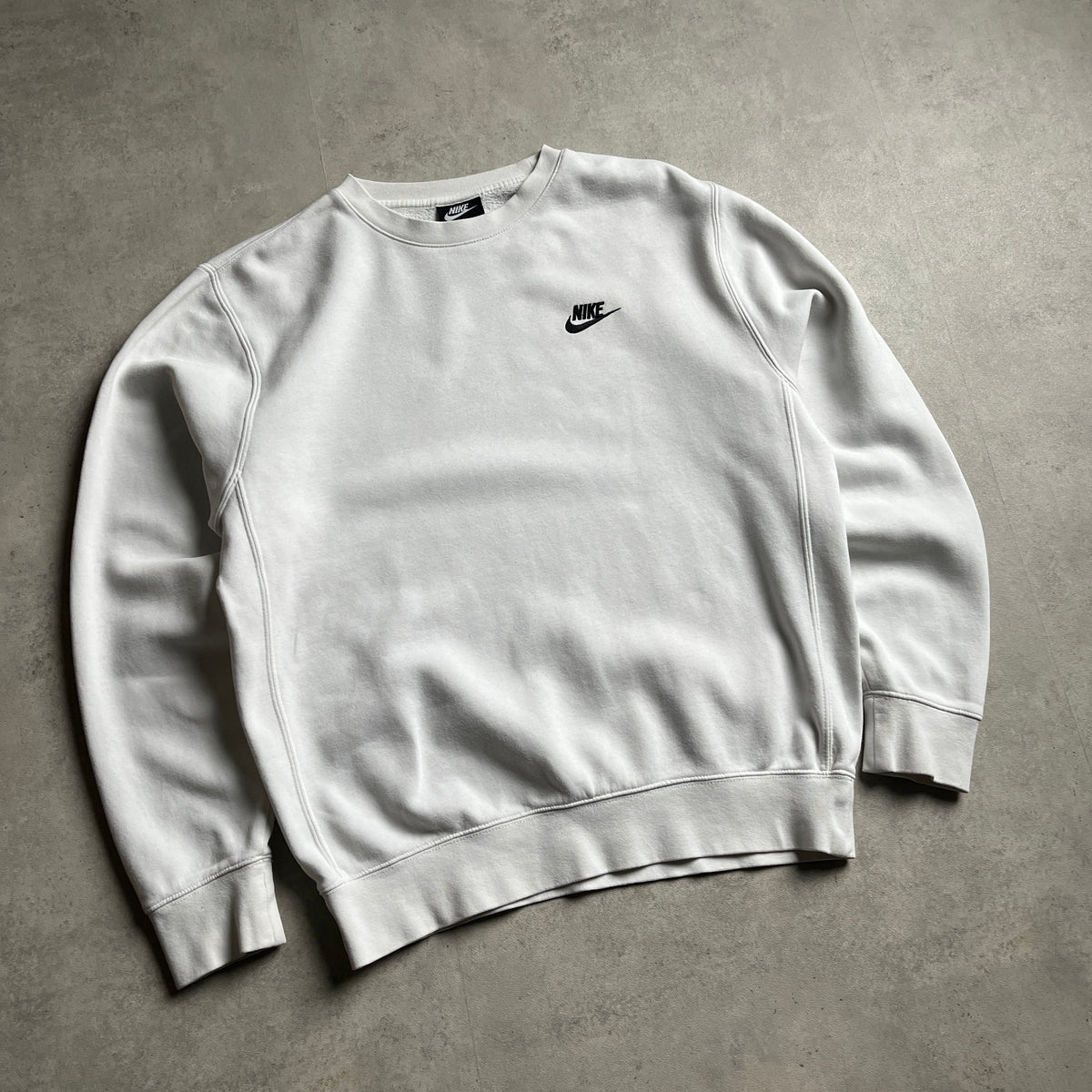 Nike fehér club logo crewneck