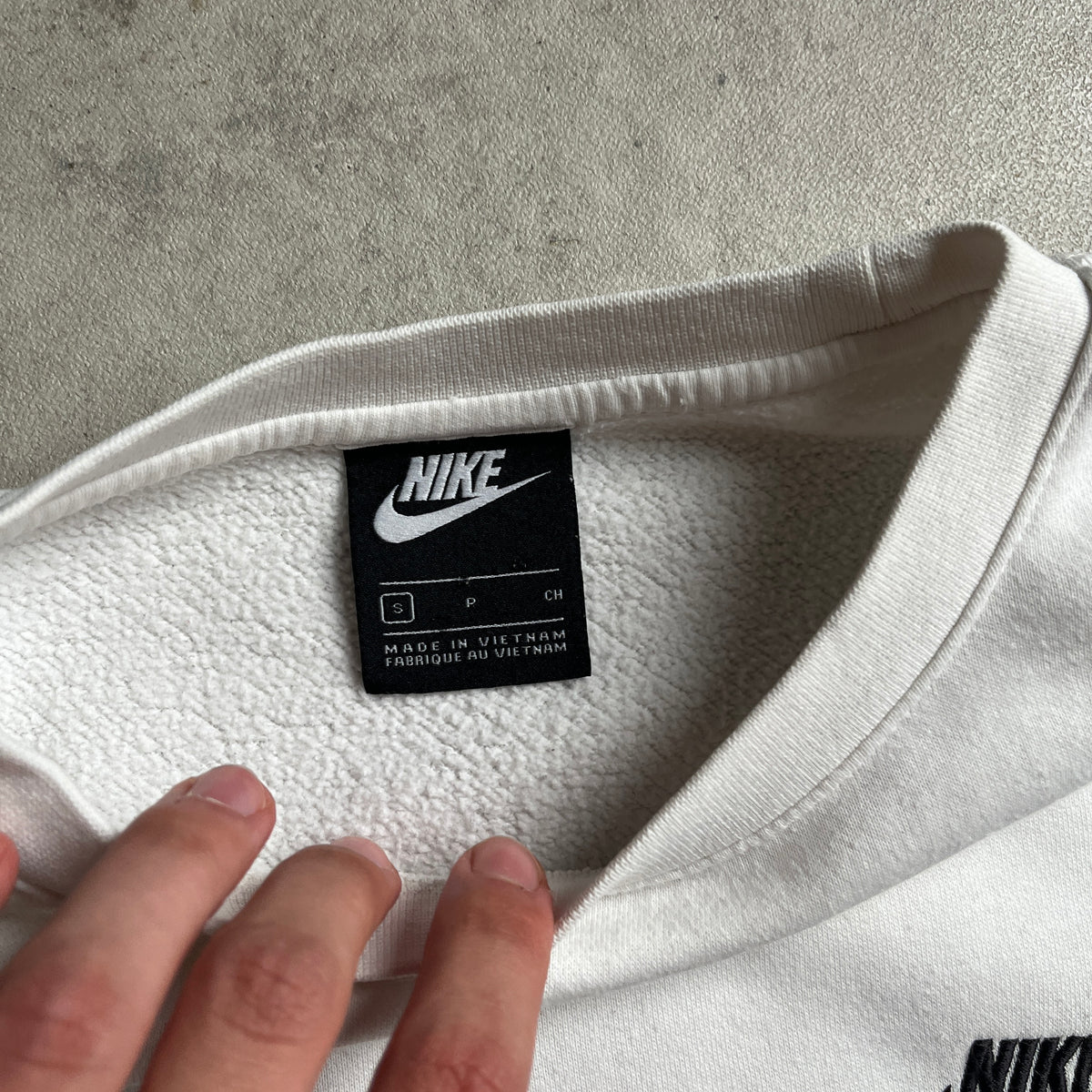 Nike fehér club logo crewneck