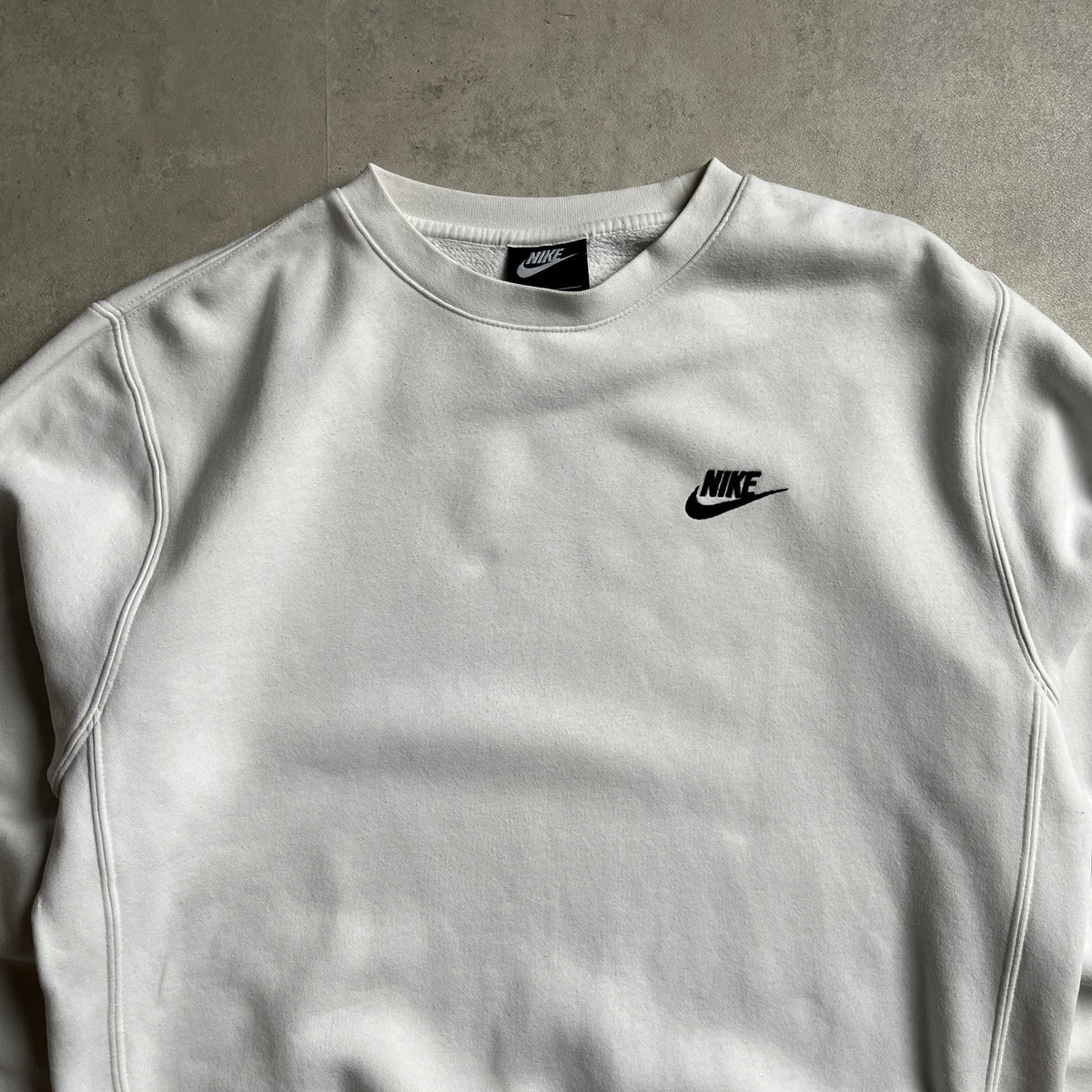 Nike fehér club logo crewneck