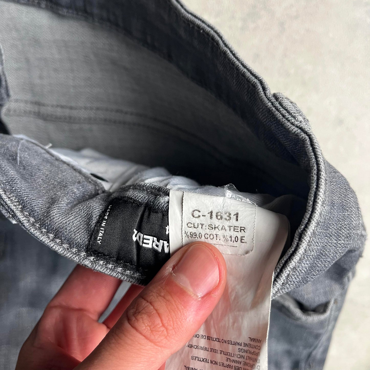 Dsquared2 szürke szaggatott farmernadrág